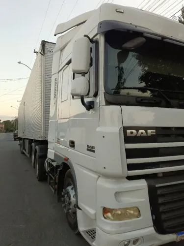 DARF XF 105/460 conjunto com baú 