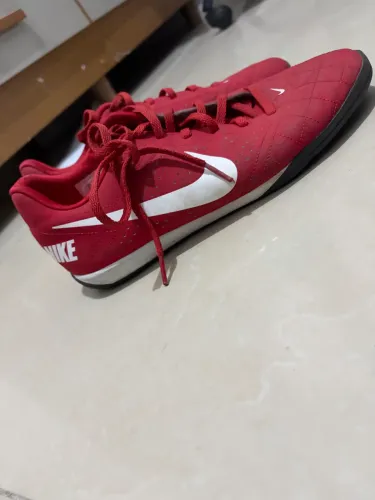 Chuteira futsal da Nike 2024/2025