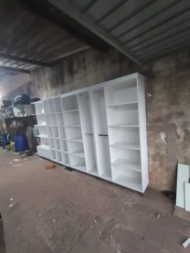 KIT EXPOSITORES IDEAL PARA LOJA MDF NOVO 