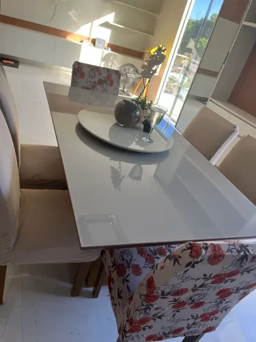 Mesa com 6 cadeiras