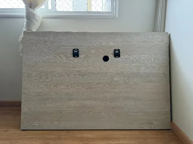Painel para TV com nichos e suporte articulado