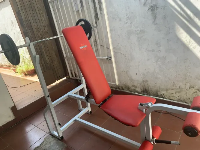 Aparelho de musculação.