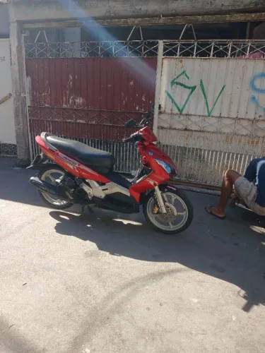 Moto sem detalhes muito nova