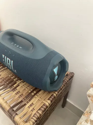 Boombox X4 nova apenas 2 meses de uso e garantia de 1 ano 