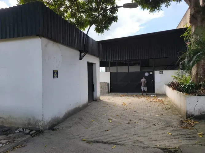 ALUGO GALPAO COM 700 M2 EM CONDOMINIO NA PRINCIPAL DA COSME FERREIRA