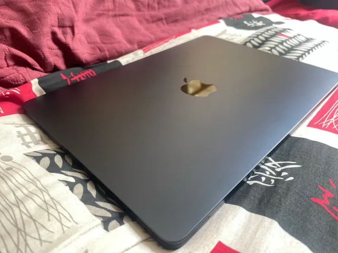 MacBook Air M2 Midnight + UGREEN Revodok Hub USB C 5 em 1 adaptador