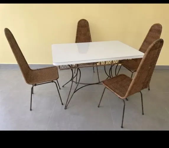 Jogo de Mesa c/ 4 cadeiras do Designer Carlo Hauner e Martín Elisie