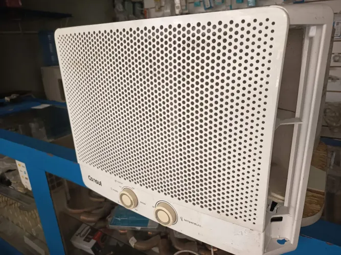 VENDO AR CONDICIONADO JANELA 7.5 BTUS SEGUNDA MÃO