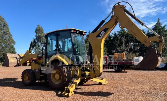 Retroescavadeira Caterpillar 416F2