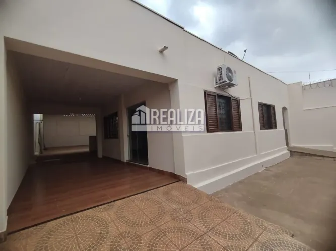 Linda casa à venda em Uberaba | 2 dormitórios, localização privilegiada