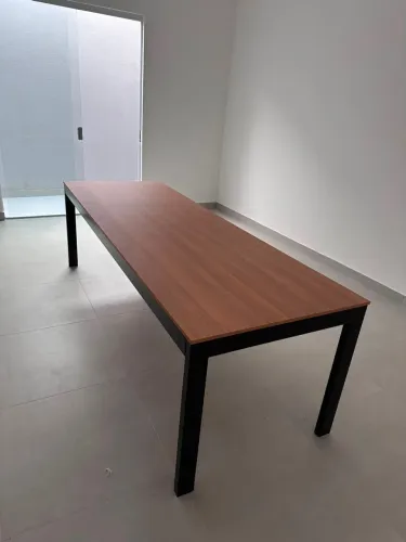 VENDO MESA Nova ( cabe 10/12 pessoas)