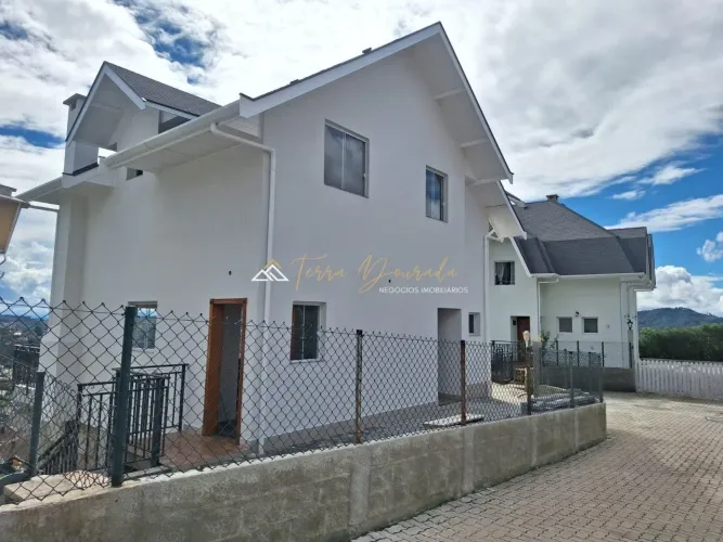 Casa Nova em Condomínio à venda em Campos do Jordão