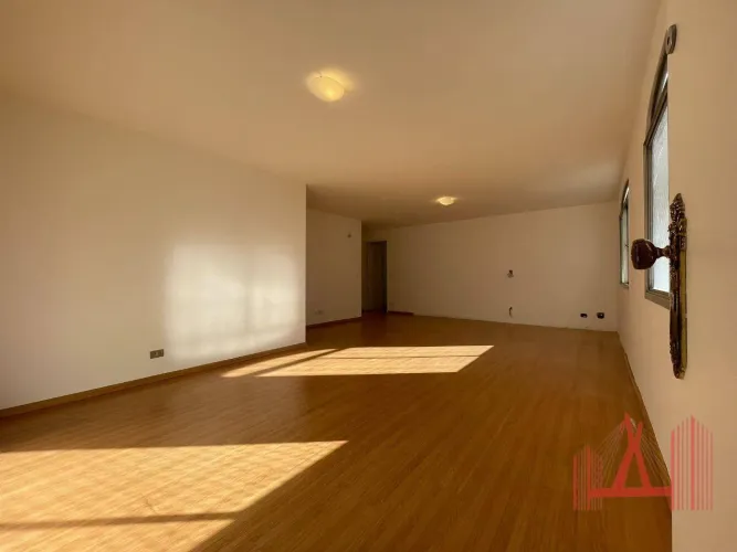 Apartamento SEMIMOBILIADO à Venda ou Locação com 3 dormitórios, 2 vagas de garagem, com 21