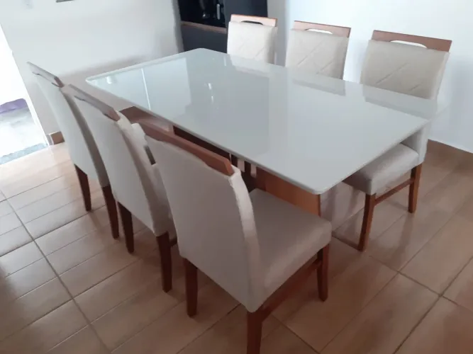 Mesa completa de madeira