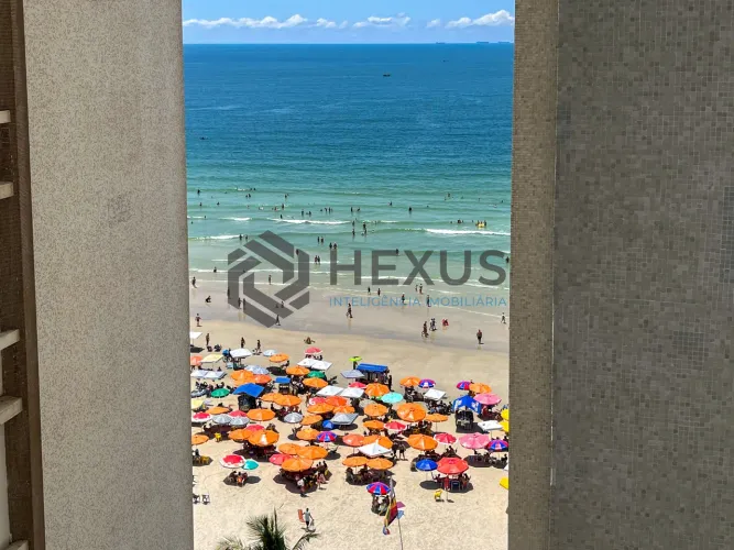 Apartamento com varanda vista mar na beira mar da Praia das Pitangueiras, Guaruja