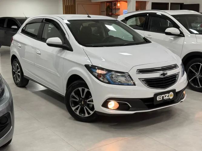 Chevrolet Onix Hatch LTZ 1.4 8V Flex Aut. 4P 2014