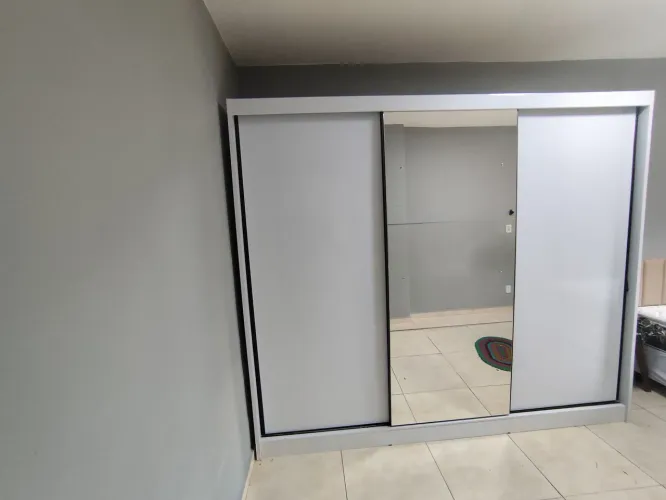 Guarda Roupa de Casal 3 portas com espelho