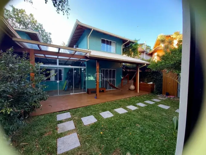 Excelente Oportunidade de Investimento - 3 Casas e 1 Cobertura em Terreno Único Casa à ven