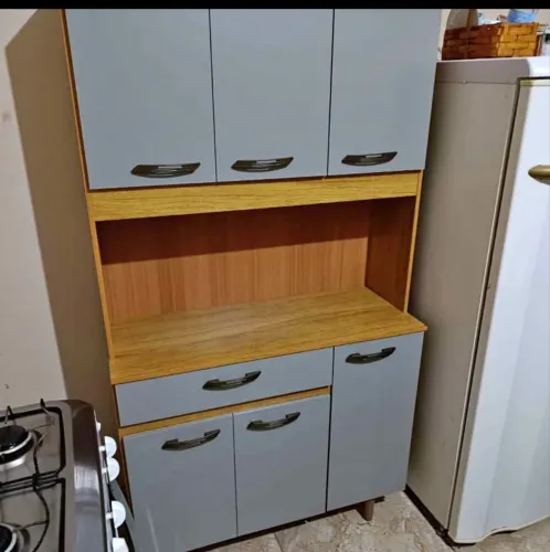 Armário de cozinha compacto