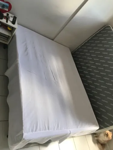 Box para colchão de casal.