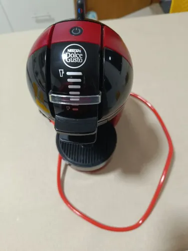 Cafeteira elétrica doce gusto semi nova pouco uso 