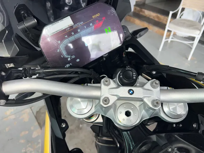 BMW muito bem conservada 