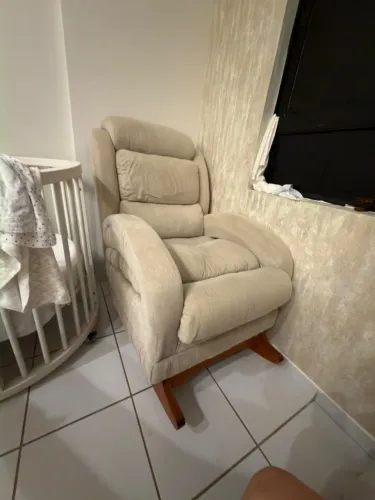 Poltrona balanço acolchoada