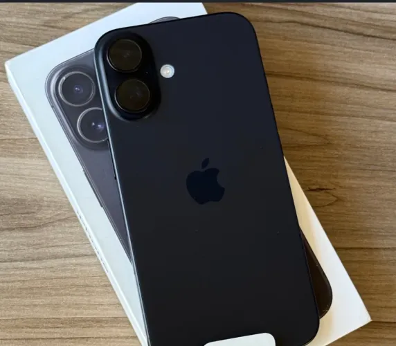 Vendo IPhone 16 128GB - Preto // Garantia Apple até dezembro 2026. 