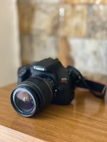 Câmera canon T7 Plus