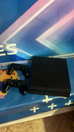 Vendo ps4 fat modelo fosco 2 controle Se vier buscar faço menos