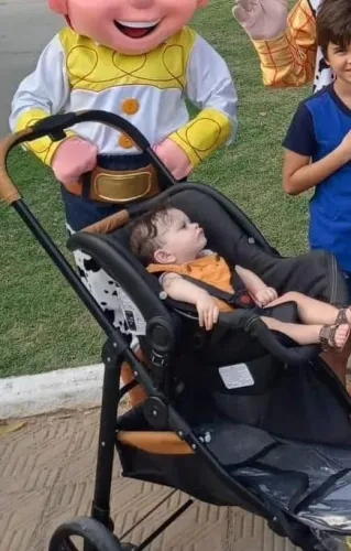 Carrinho cm bebê conforto