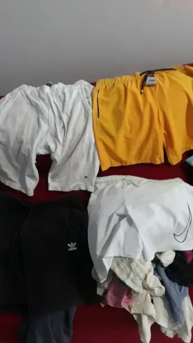 Vendo roupas de marca conservadas ,5 reais cada peças 