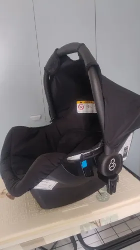 Bebê conforto e base Galzerano