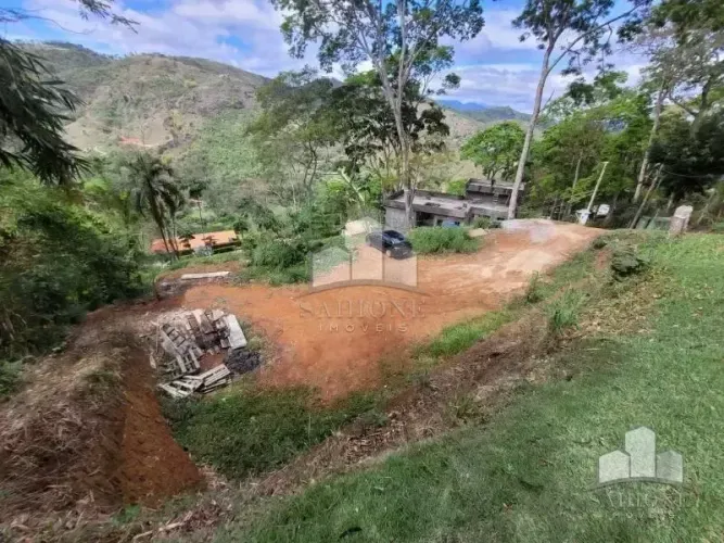 Terreno com 1.180 m² em Secretário
