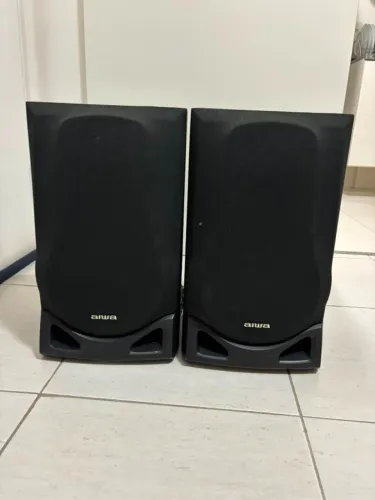 2 Caixas de Som Aiwa Mod SX-ZR23YL Potente 26 x 19 x 44cm Impedância 6 [Usada] Perfeito