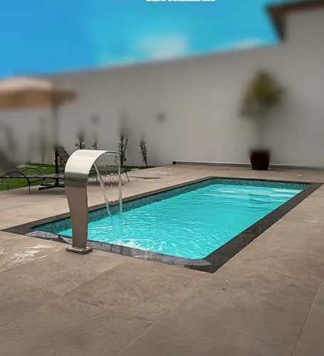 Piscina Tradicional C: 5.00 x L: 2.25 P: 1.40