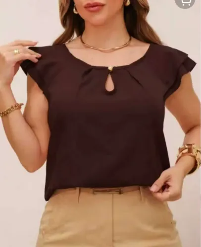 Blusa estilosa com botão 
