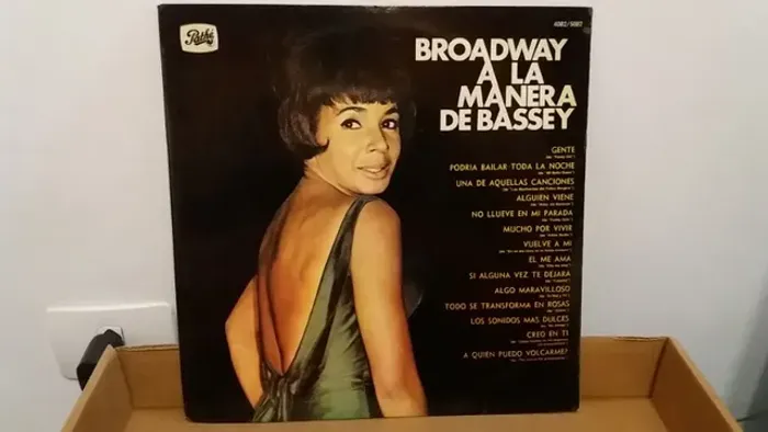 LP - Shirley Bassey - Broadway Bassey's Way