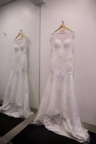 Vestido de noiva Maravilhoso modelo semi sereia n 42 usado 1x