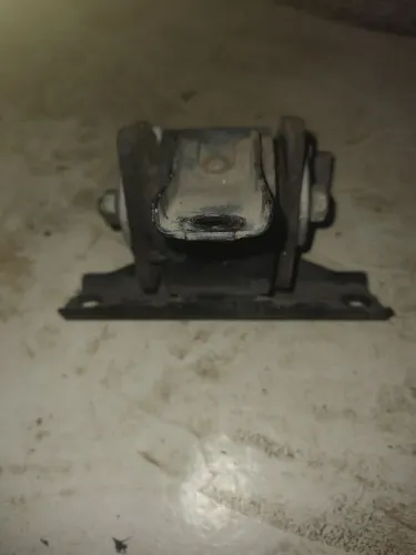 Coxim calço motor Mitsubishi Asx lado direito com suporte