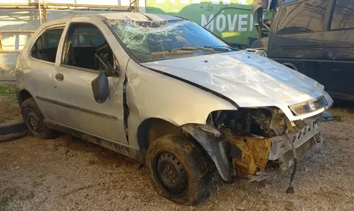 Sucata Fiat Palio Fire 2006 P/Retirada de peças 