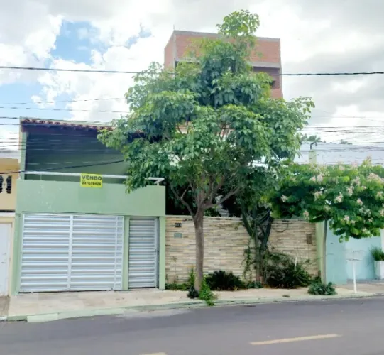 Casa no bairro de N. Sra. da Penha em Serra Talhada/PE