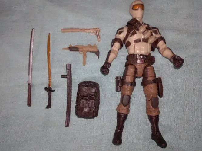 NAO ENVIO Gi Joe Classified Series Desert Commando Snake Eyes 15 cm