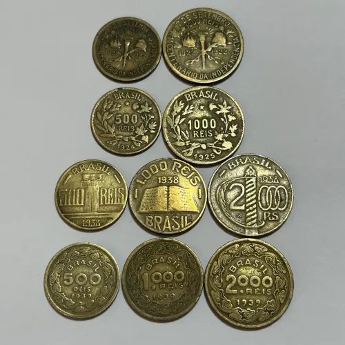 Lote com 36 Moedas Nacionais Antigas colecionáveis de Reis e Cruzeiro