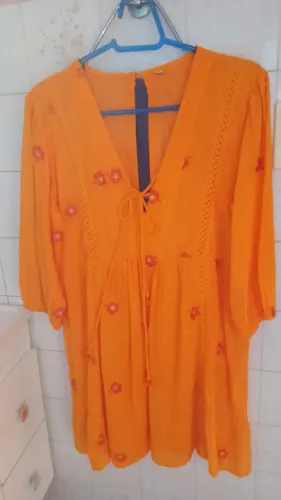 Vestido com bordados da Renner