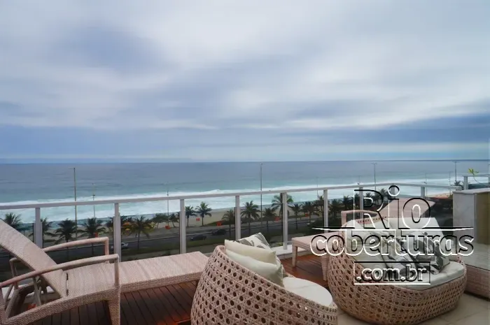 Cobertura à venda no Beton. Praia da Barra da Tijuca. Frente mar.