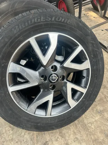 Rodas aro 16 Nissan Kicks+ Pneus semi novo 