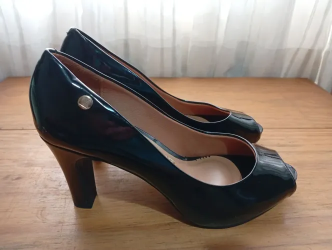 Sapato Peep-toe Vizzano Tam 39 semi novo 