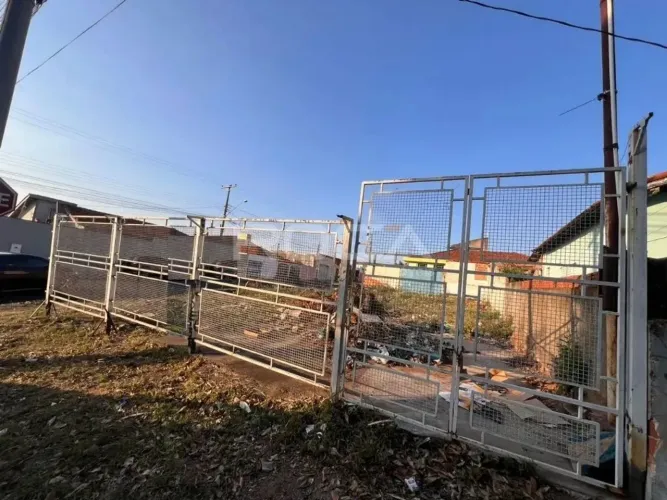 Terreno à venda na Vila Prado, São Carlos: oportunidade única de investimento!