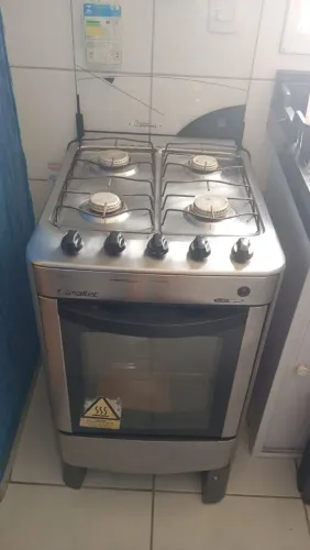 Fogão de quatro bocas marca Esmaltec